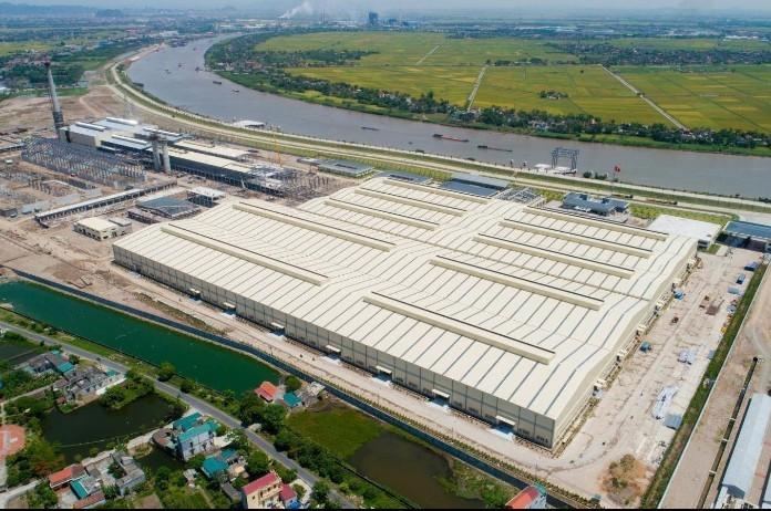Nhà máy sản xuất thủy tinh nhìn từ trên cao